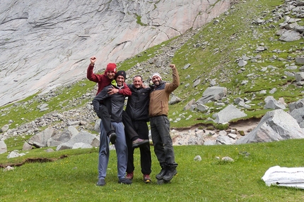 Helvetestinden Wall, Lofoten Islands, Norway, Guillermo Cuadrado, Gerber Cucurell, Jordi Esteve, Salvador Llorens  - Helvetestinden Wall, Lofoten Islands, Norway: Guillermo Cuadrado, Gerber Cucurell, Jordi Esteve, Salvador Llorens 