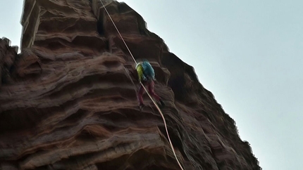 The Old Man of Hoy - Torvagando for Nepal - ultima calata in doppia nel vuoto