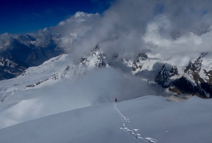 Gangstang NW Ridge, Himalaya, India, Malcolm Bass, Guy Buckingham - Guy descending the soutt west ridge the morning after the summit.