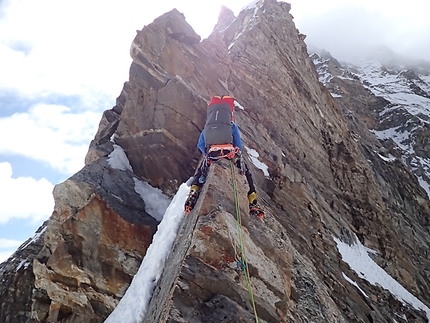 Gangstang NW Ridge, Himalaya, India, Malcolm Bass, Guy Buckingham - Malcolm Bass a cheval on the First Tower on the first day on the ridge.