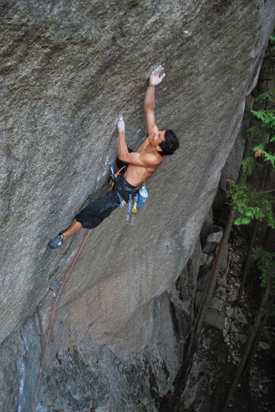 Yuji Hirayama - Yuji Hirayama climbing Cobra Crack, Squamish, Canada