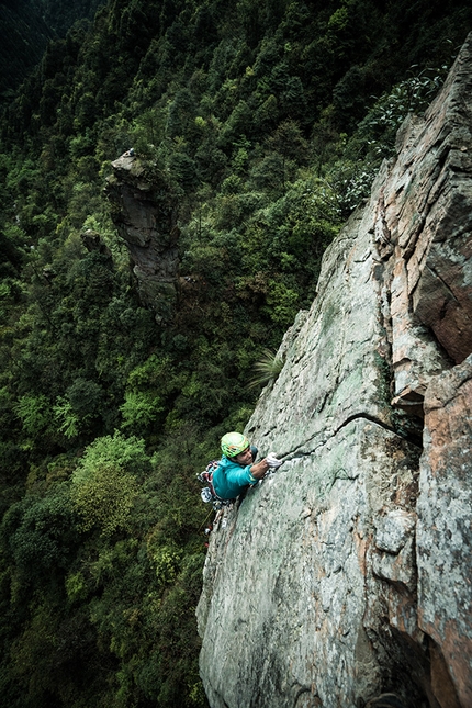 Zhangjiajie, China, climbing, Mayan Smith-Gobat, Ben Rueck, Liu Yongban, Xiao Ting - Ben Rueck climbing at Zhangjiajie, China