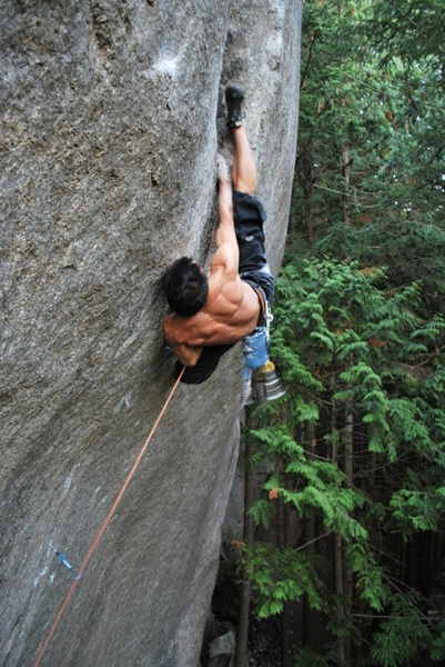 Yuji Hirayama - Yuji Hirayama climbing Cobra Crack, Squamish, Canada