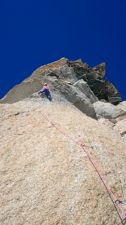 Caroline Ciavaldini, Voie Petit, Gran Capucin, Monte Bianco - Caroline Ciavaldini sul tiro di 8a nel 2016