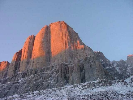 Baffin Island, Canada, Nicolas Favresse, Sean Villanueva, Matteo Della Bordella, Matteo De Zaiacomo, Luca Schiera - Great Sail Peak, Stewart Valley, Baffin Island, Canada