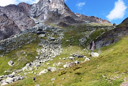 Chianale boulder, Valle Varaita, Piemonte, Claudia Colonia, Alessandro Penna - Chianale boulder: scendendo verso il caos di massi