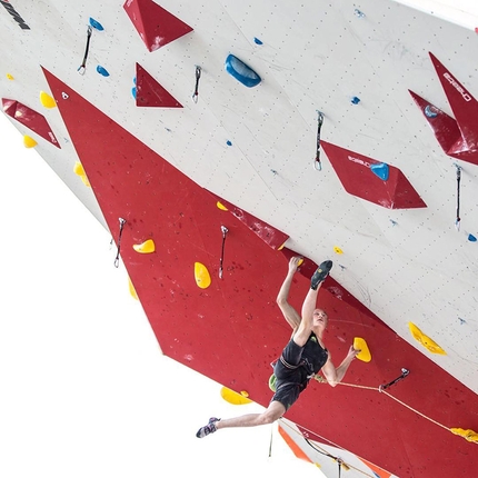 Lead World Cup 2016: Janja Garnbret and Domen Škofic win in Chamonix