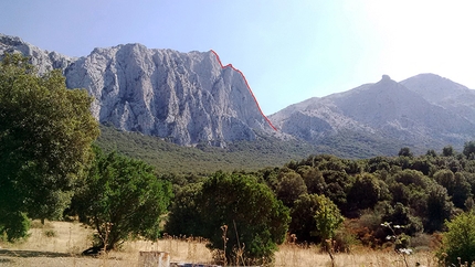 Punta Cusidore, Sardegna - Il tracciato della via 'Legione Reale Truppe Leggere'  (E. Beber, C. Andreatta, G. Cagnati, 1 ottobre 1973), spigolo nord-ovest Punta Cusidore (1147 m), Sardegna