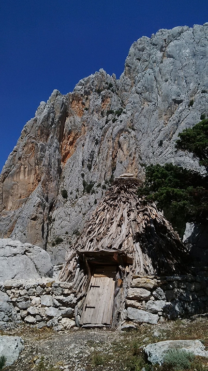 Punta Cusidore, Sardegna - Lo spigolo e il suo splendido cuile.