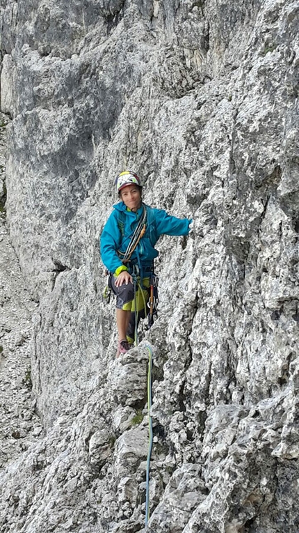 Seconda Torre del Sella, Dolomiti - Torvagando for Nepal - Annalisa Fioretti sulla via Kasnapoff, Seconda Torre del Sella, insieme a Gianpietro Todesco