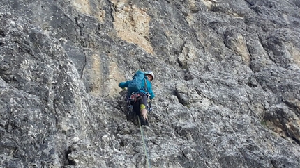 Seconda Torre del Sella, Dolomiti - Torvagando for Nepal - Annalisa Fioretti sulla via Kasnapoff, Seconda Torre del Sella, insieme a Gianpietro Todesco