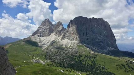 Seconda Torre del Sella, Dolomiti - Torvagando for Nepal - Vista sul Sassolungo in Dolomiti, dalla seconda Torre del Sella (Annalisa Fioretti, Gianpietro Todesco)