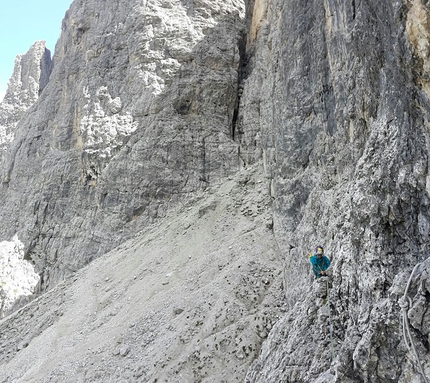 Seconda Torre del Sella, Dolomiti - Torvagando for Nepal - Annalisa Fioretti sulla via Kasnapoff, Seconda Torre del Sella, insieme a Gianpietro Todesco