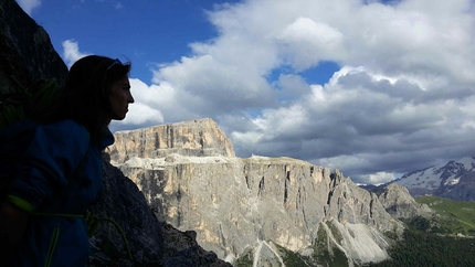 Seconda Torre del Sella, Dolomiti - Torvagando for Nepal - Annalisa Fioretti sulla via Kasnapoff, Seconda Torre del Sella, insieme a Gianpietro Todesco