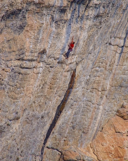 Jonathan Siegrist - Jonathan Siegrist durante la prima salita di Hyper Finale 9a a Rawyl in Svizzer.