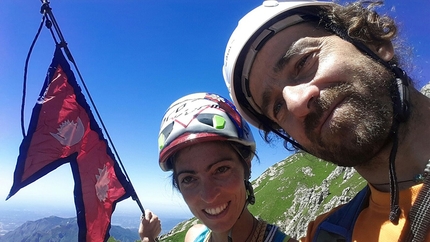 Sigaro Dones, Grignetta, Torvagando for Nepal - Annalisa Fioretti e Gianpietro Todesco in vetta, dopo la ripetizione della via Rizieri, Sigaro Dones, Grignetta
