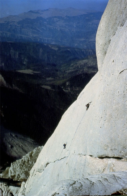 Gran Sasso d'Italia - La parete delle vie Il Vecchiaccio e Aquilotti 72