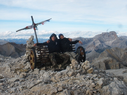 Alta Via della Grande Guerra nelle Dolomiti - la caratteristica panca a ruote sulla Cima di Furcia Rossa
