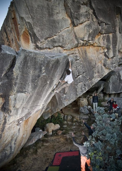 Rocklands bouldering, Kilian Fischhuber flies Airstar