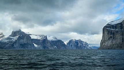 Sean Villanueva, Matteo Della Bordella, Nicolas Favresse, Luca Schiera and Matteo De Zaiacomo on the summit of Great Sail Peak, Stewart Valley, Baffin Island - Stewart Valley, Baffin Island