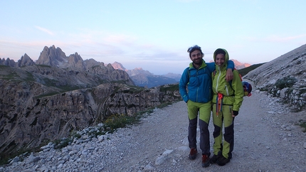 Torvagando for Nepal, Annalisa Fioretti, Gianpietro Todesco - Cima Piccolissima di Lavaredo, Via Cassin: Annalisa Fioretti e Gianpietro Todesco verso l'attacco all'alba