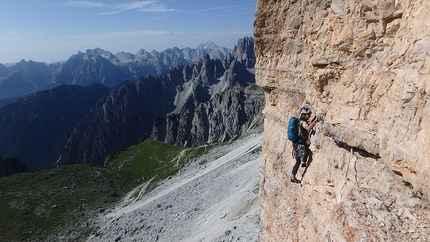 Torvagando for Nepal, Annalisa Fioretti, Gianpietro Todesco - Cima Piccolissima di Lavaredo, Via Cassin: Annalisa Fioretti sul traverso