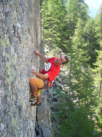 Valle dell'Orco, Gran Paradiso - Maurizio Oviglia apre il difficile monotiro 