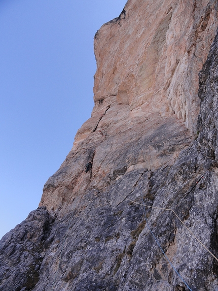 Via Delirio Giallo, Torre Prosser, Cestün, Sasso delle Dieci, Cunturines, Dolomiti, Walter Polidori - Via Delirio Giallo, Torre Prosser, Sasso delle Dieci: il sesto tiro