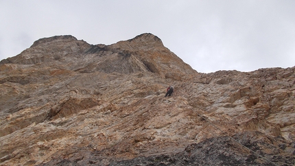 Via Delirio Giallo, Torre Prosser, Cestün, Sasso delle Dieci, Cunturines, Dolomiti, Walter Polidori - Via Delirio Giallo, Torre Prosser, Sasso delle Dieci: prima doppia di emergenza da sosta 8