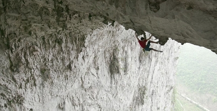 Alex Honnold, Felipe Camargo, Getu, China - Alex Honnold and Felipe Camargo repeating Corazón de Ensueño (240m, 8c) Great Arch, Getu, China