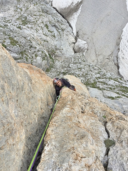 Bastava un Piumino, Brenta Dolomites, Val d'Ambiez, Andrea Simonini, Gianluca Beliamoli - Bastava un Piumino, Brenta Dolomites: Gianluca Beliamoli getting to grips with the off-width crack on pitch 4