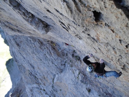 Naranjo de Bulnes - Leopoldo Faria working the crux pitch.