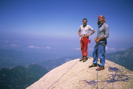 Bavella, Corsica, arrampicata, Barney Vaucher - Durante l'apertura di Anima Corsa, la prima via aperta su U Lunarda, Bavella, Corsica