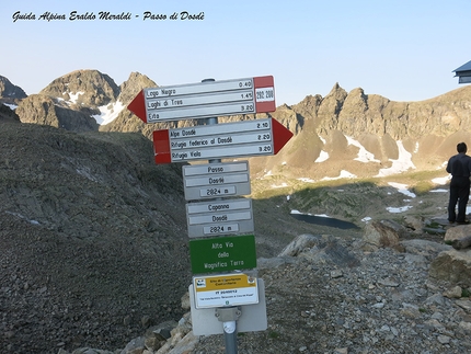 Cima Viola, Alta Valtellina - Cima Viola - segnaletica al Passo Dosdè