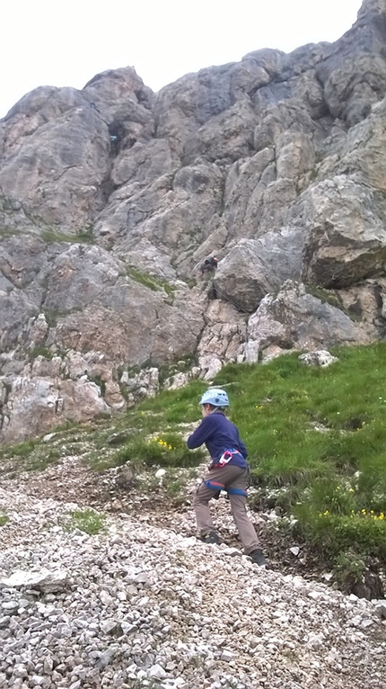 Via ferrata Col Rodella, Sassolungo, Dolomiti - Dario Ferrari affronta la via ferrata Col Rodella sul Sassolungo, Dolomiti.