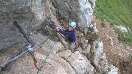 Via ferrata Col Rodella, Sassolungo, Dolomiti - Dario Ferrari affronta la via ferrata Col Rodella sul Sassolungo, Dolomiti.