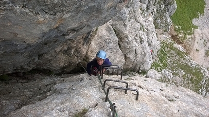 Via ferrata Col Rodella, Sassolungo, Dolomiti - Dario Ferrari affronta la via ferrata Col Rodella sul Sassolungo, Dolomiti.