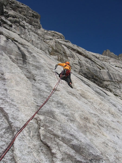 La Memoire du Glacier - Elio Bonfanti sul 5° tiro di La Memoire du Glacier, Zoccolo dell'Eveque, Monte Bianco