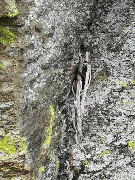 Punta Phuc, Monte Castello, Vallone di Noaschetta, Gruppo del Gran Paradiso - A volte ritornano, Cima Monte Castello Punta Phuc: l'ancoraggio di Ugo Manera