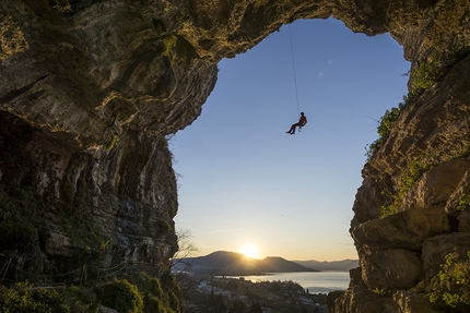 Tom Ballard - Tom Ballard, dry tooling at Bus del Quai