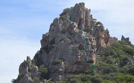 Sardegna nuove vie alpinistiche - Torrione La Cattedrale, Spigolo Giordano Ferrari, Tracciato