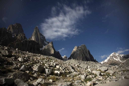 Eternal Flame, Thomas Huber, Alexander Huber - La vista da Campo Base, Nameless Tower, Trango, Karakorum, Pakistan