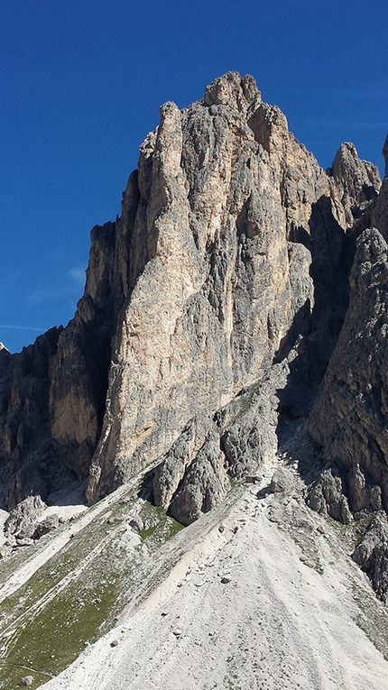 Torvagando for Nepal, Annalisa Fioretti, Gianpietro Todesco - Campanile Dülfer (Spigolo SO, Cadini di Misurina)