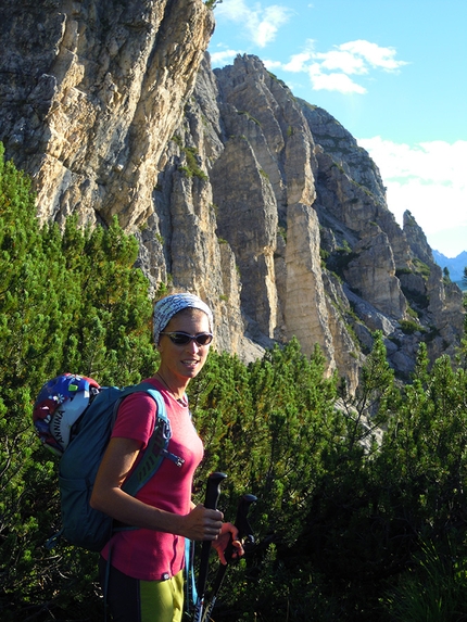 Torvagando for Nepal, Annalisa Fioretti, Gianpietro Todesco - Annalisa Fioretti si avvicina alla Guglia De Amicis (via Dulfer - Kasnapoff,  Gruppo del Cristallo), Dolomiti