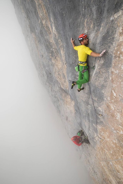 Edu Marin, Wogü, Rätikon, Svizzera - Edu Marin durante la prima ripetizione di Wogü 8c, Rätikon, Svizzera