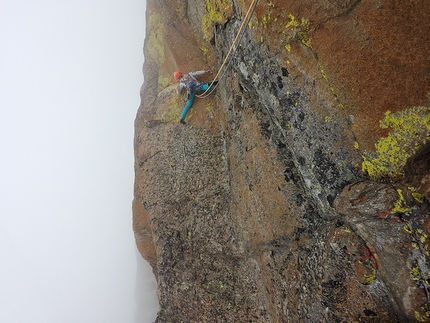 Federica Mingolla, Sturm und Drang, Torre Staccata, Becco di Valsoera - Federica Mingolla sul passo chiave di Sturm und Drang alla Torre Staccata, Becco di Valsoera