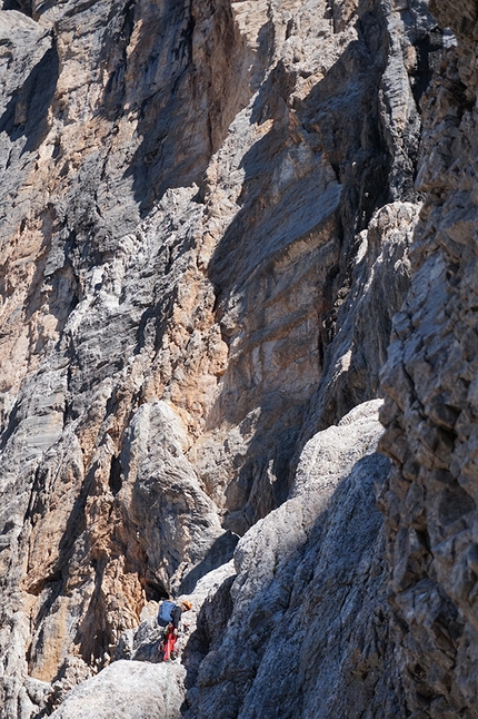 Civetta, Tom Ballard, Marcin Tomaszewski, Dolomiti - Marcin Tomaszewski durante la prima salita di 'Dirty Harry' (VII, 1375m, 24-25/08/2016), effettuata insieme a Tom Ballard sulla parete Nord Ovest del Civetta, Dolomiti.