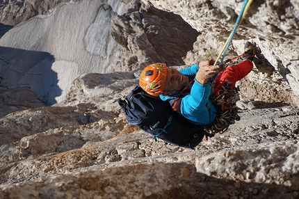 Civetta, Tom Ballard, Marcin Tomaszewski, Dolomiti - Marcin Tomaszewski durante la prima salita di 'Dirty Harry' (VII, 1375m, 24-25/08/2016), effettuata insieme a Tom Ballard sulla parete Nord Ovest del Civetta, Dolomiti.