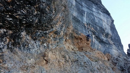 Civetta, Tom Ballard, Marcin Tomaszewski, Dolomiti - Tom Ballard e Marcin Tomaszewski durante la prima salita di 'Dirty Harry' (VII, 1375m, 24-25/08/2016) sulla parete Nord Ovest del Civetta, Dolomiti.