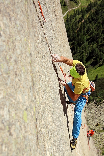 Pinne gialle, Andrea De Giacometti, Tognazza - Andrea De Giacometti su 'Pinne gialle' (8b/c, 120m, Maurizio 'Manolo' Zanolla 2014) in Tognazza, Passo Rolle (TN)